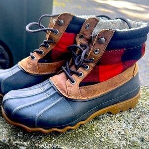 Men's Plaid Duck Boots
 Size 7.5 or Woman’s size 9